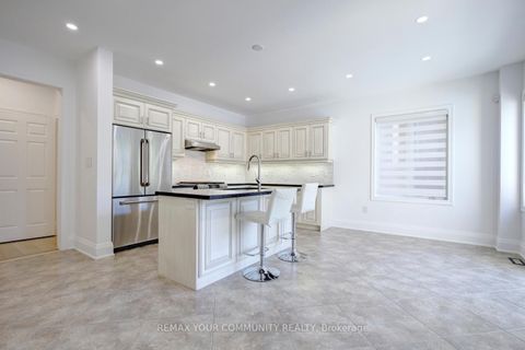 Photo 10 at 16 Muret Crescent, Patterson, Vaughan