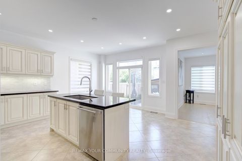 Photo 11 at 16 Muret Crescent, Patterson, Vaughan