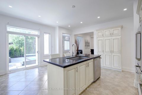 Photo 12 at 16 Muret Crescent, Patterson, Vaughan