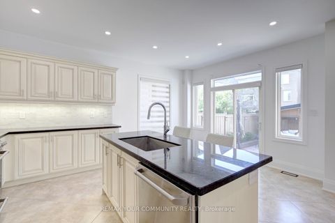 Photo 13 at 16 Muret Crescent, Patterson, Vaughan