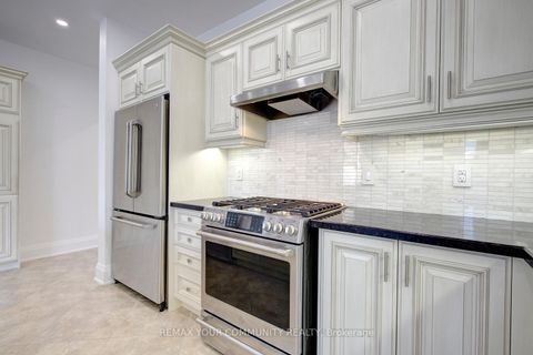 Photo 14 at 16 Muret Crescent, Patterson, Vaughan