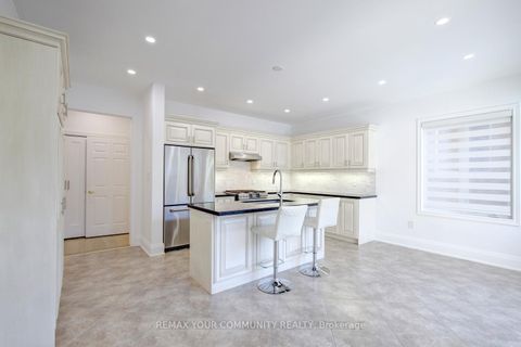 Photo 17 at 16 Muret Crescent, Patterson, Vaughan