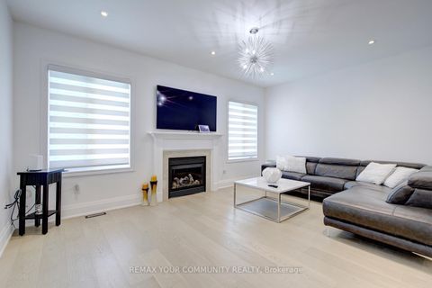 Photo 19 at 16 Muret Crescent, Patterson, Vaughan