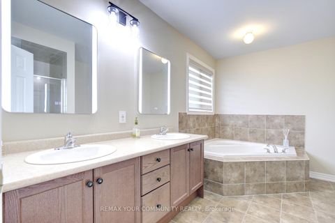 Photo 25 at 16 Muret Crescent, Patterson, Vaughan