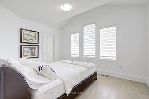 Photo 27 at 16 Muret Crescent, Patterson, Vaughan