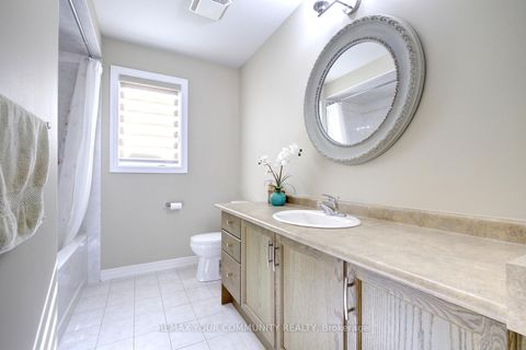 Photo 29 at 16 Muret Crescent, Patterson, Vaughan