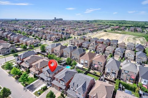 Photo 32 at 16 Muret Crescent, Patterson, Vaughan