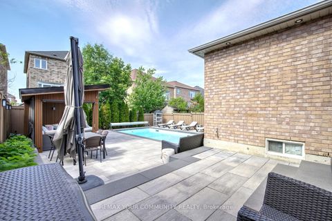 Photo 33 at 16 Muret Crescent, Patterson, Vaughan