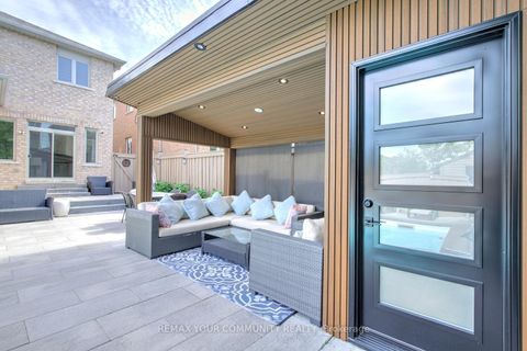 Photo 37 at 16 Muret Crescent, Patterson, Vaughan
