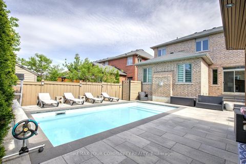 Photo 38 at 16 Muret Crescent, Patterson, Vaughan