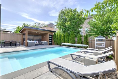 Photo 40 at 16 Muret Crescent, Patterson, Vaughan