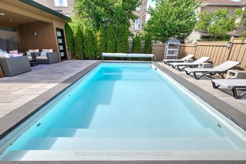 Photo 41 at 16 Muret Crescent, Patterson, Vaughan