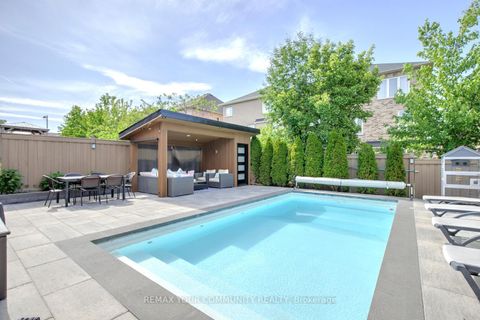 Photo 42 at 16 Muret Crescent, Patterson, Vaughan