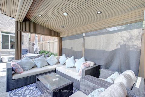 Photo 45 at 16 Muret Crescent, Patterson, Vaughan