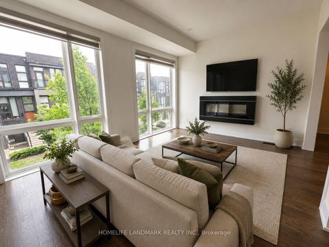 Photo 8 at 27 Thorncrest Drive, Patterson, Vaughan