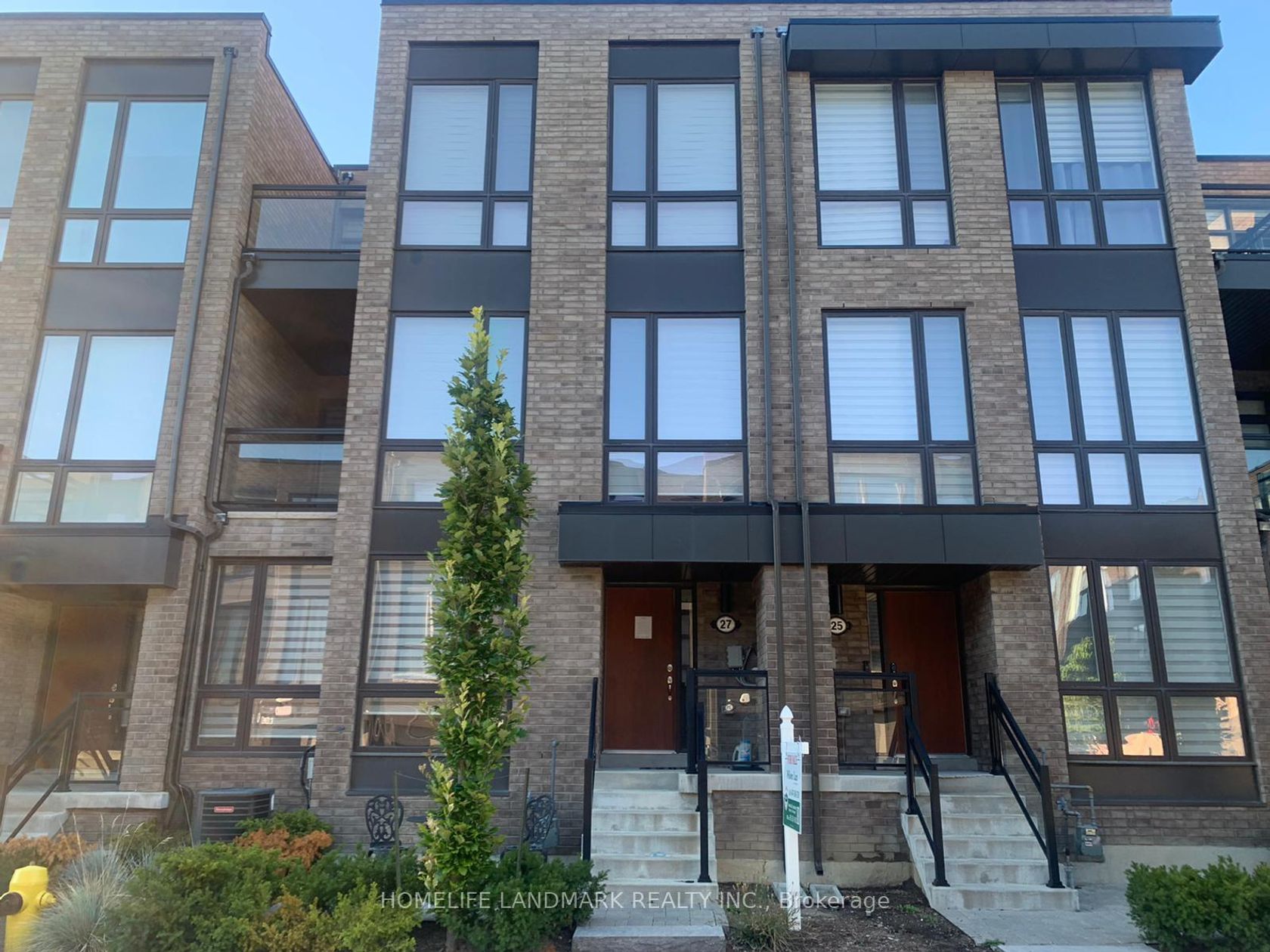 27 Thorncrest Drive, Patterson, Vaughan photo 4