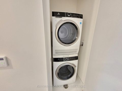 Photo 10 at 806 - 138 Downes Street, Waterfront Communities C8, Toronto