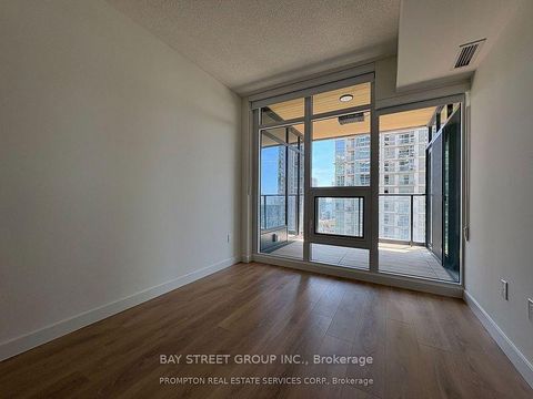 Photo 1 at 912 - 1 Concord Cityplace Way, Waterfront Communities C1, Toronto