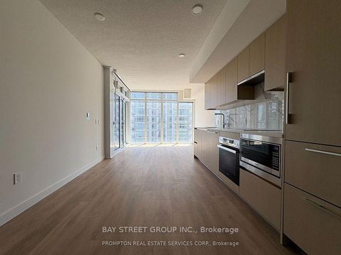 Photo 2 at 912 - 1 Concord Cityplace Way, Waterfront Communities C1, Toronto