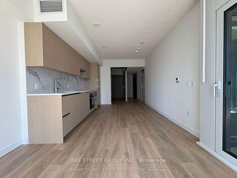 Photo 3 at 912 - 1 Concord Cityplace Way, Waterfront Communities C1, Toronto