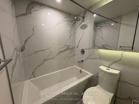 Photo 5 at 912 - 1 Concord Cityplace Way, Waterfront Communities C1, Toronto