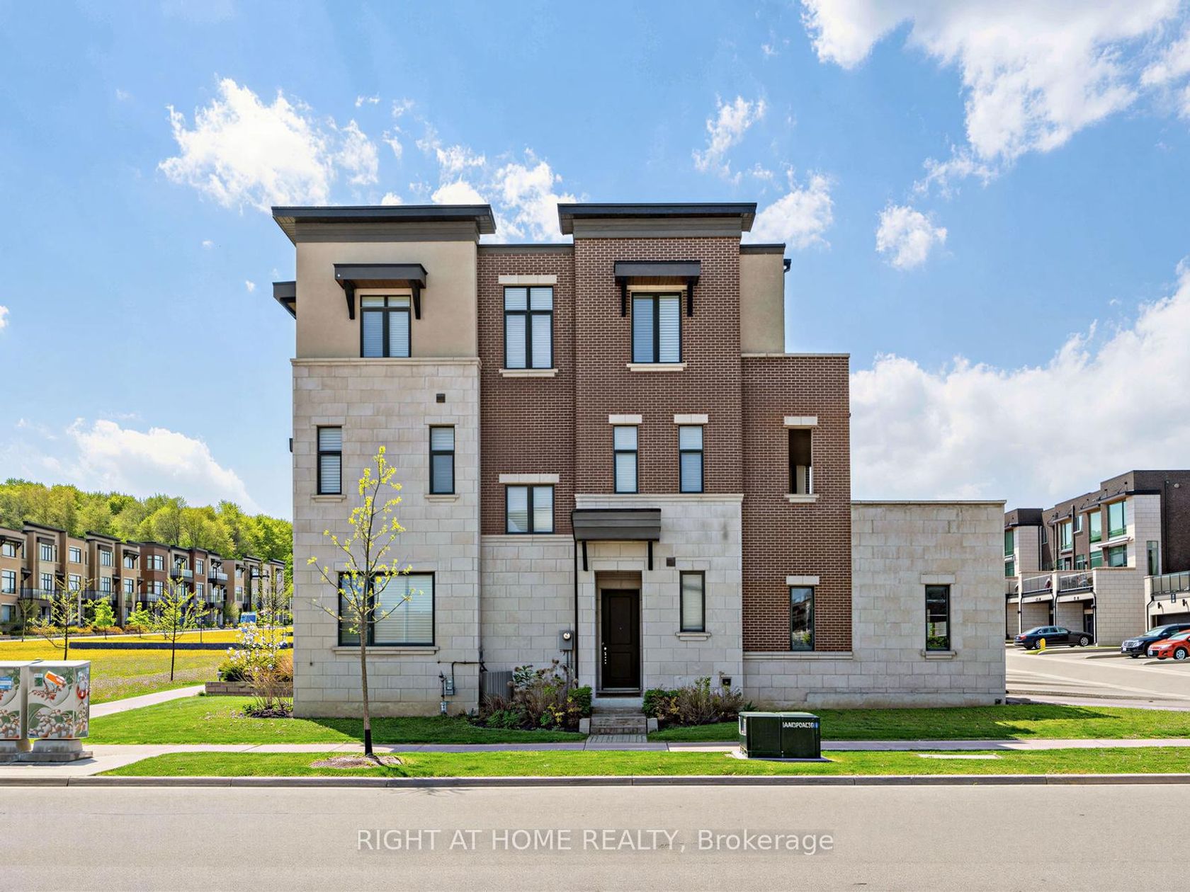 88 Crimson Forest Drive, Patterson, Vaughan photo 5