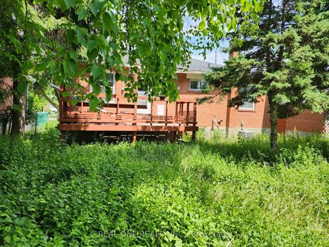 Photo 3 at 33 Urbandale Avenue, Newtonbrook East, Toronto