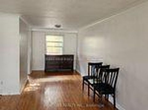 Photo 6 at 33 Urbandale Avenue, Newtonbrook East, Toronto