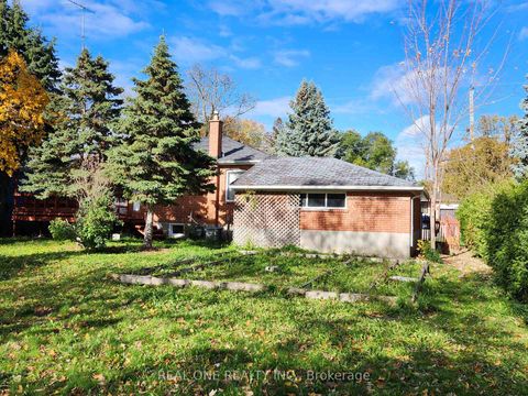 Photo 8 at 33 Urbandale Avenue, Newtonbrook East, Toronto