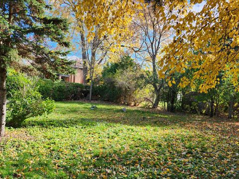 Photo 9 at 33 Urbandale Avenue, Newtonbrook East, Toronto
