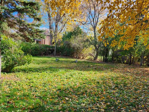Photo 10 at 33 Urbandale Avenue, Newtonbrook East, Toronto