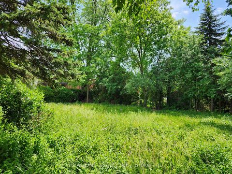 Photo 11 at 33 Urbandale Avenue, Newtonbrook East, Toronto