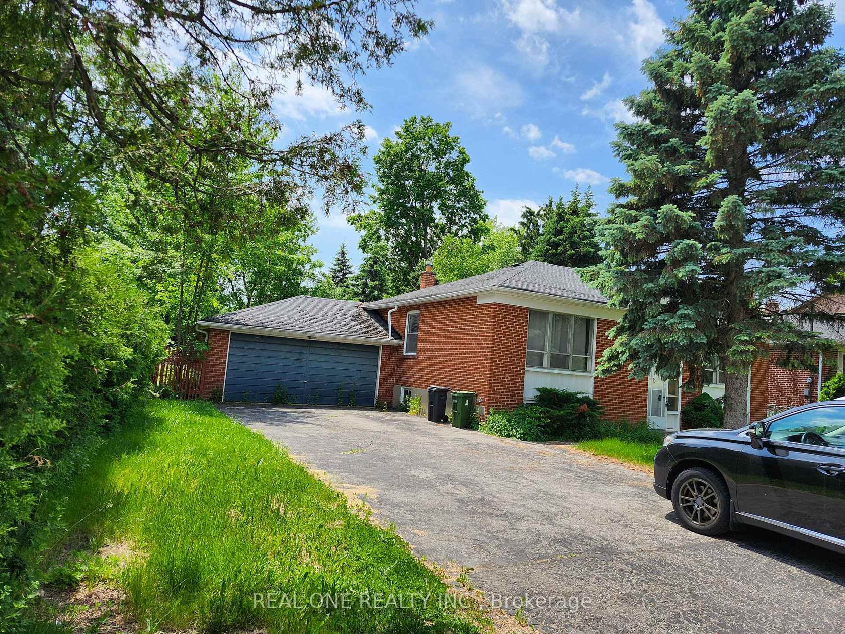 33 Urbandale Avenue, Newtonbrook East, Toronto photo number 2