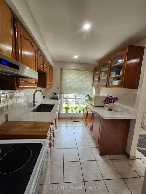 Photo 6 at 15 - 25 Gosford Boulevard, Black Creek, Toronto
