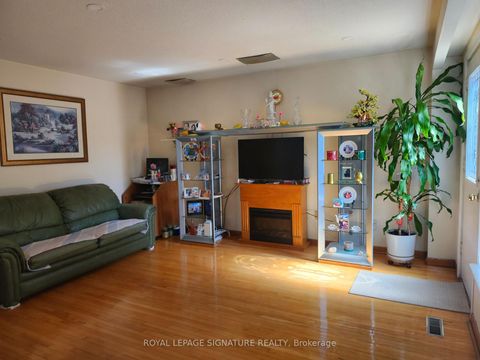Photo 8 at 15 - 25 Gosford Boulevard, Black Creek, Toronto