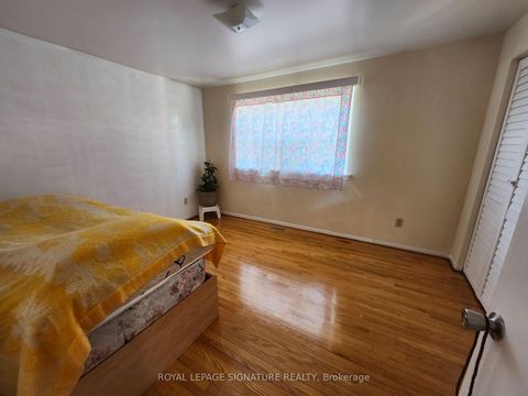 Photo 14 at 15 - 25 Gosford Boulevard, Black Creek, Toronto