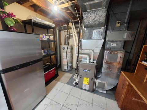 Photo 18 at 15 - 25 Gosford Boulevard, Black Creek, Toronto