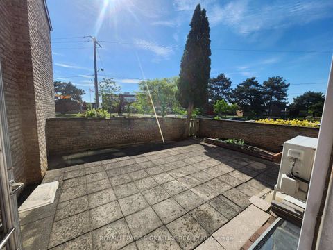 Photo 20 at 15 - 25 Gosford Boulevard, Black Creek, Toronto