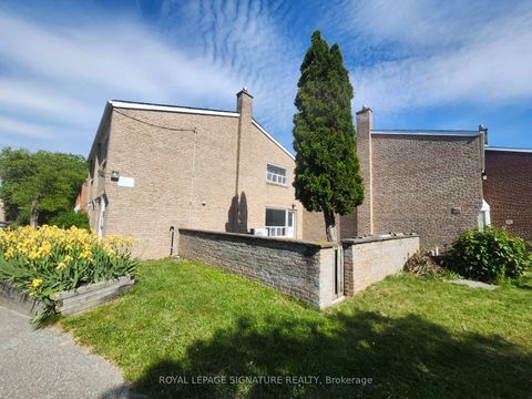 Photo 22 at 15 - 25 Gosford Boulevard, Black Creek, Toronto