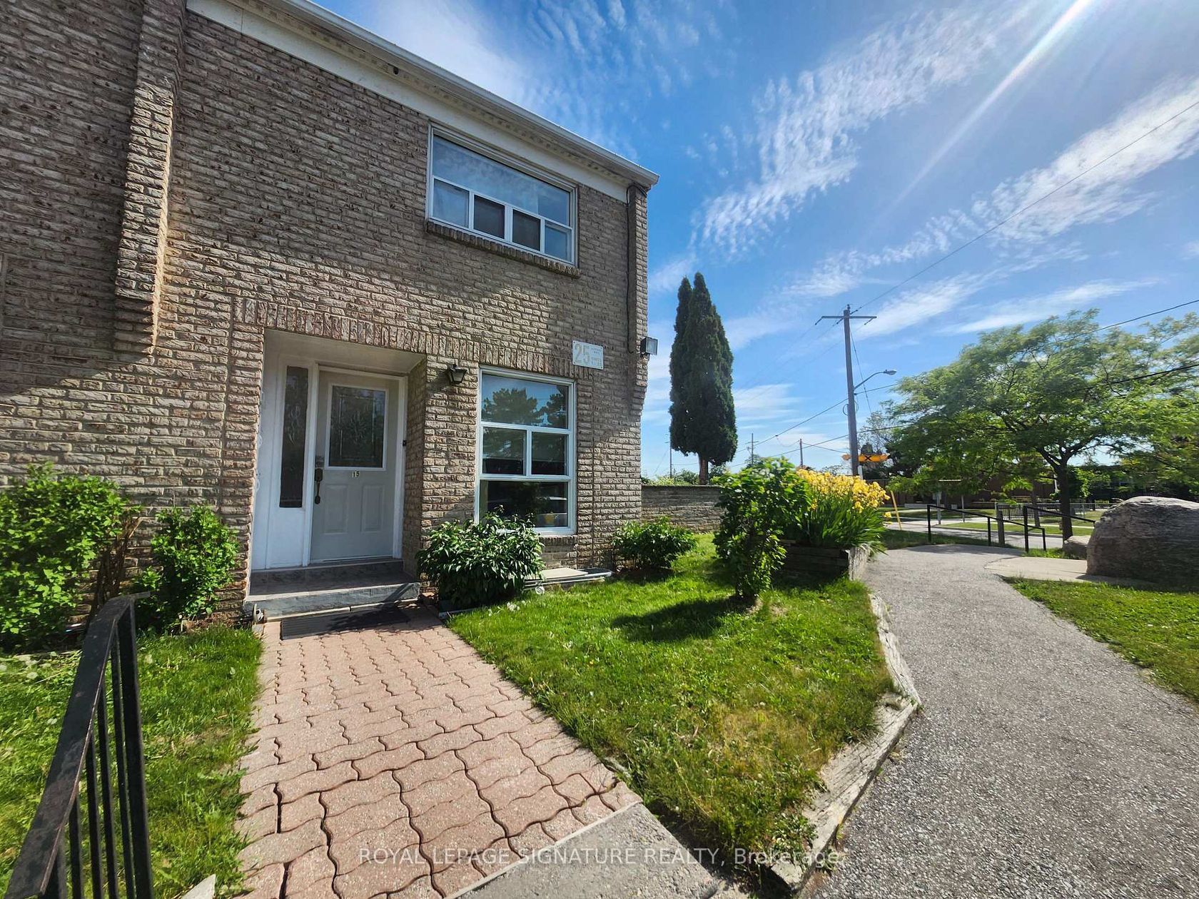 15 - 25 Gosford Boulevard, Black Creek, Toronto photo number 2