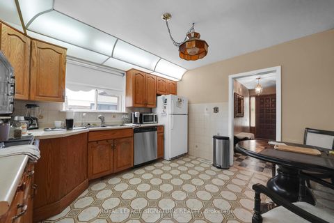 Photo 12 at 22 Hamptonbrook Drive, Richview, Toronto