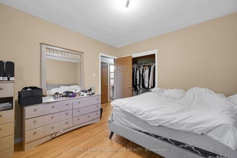 Photo 18 at 22 Hamptonbrook Drive, Richview, Toronto