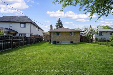 Photo 30 at 22 Hamptonbrook Drive, Richview, Toronto