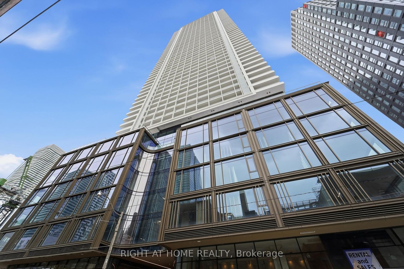 4711 - 88 Queen Street E, Yonge Corridor, Toronto photo number 2