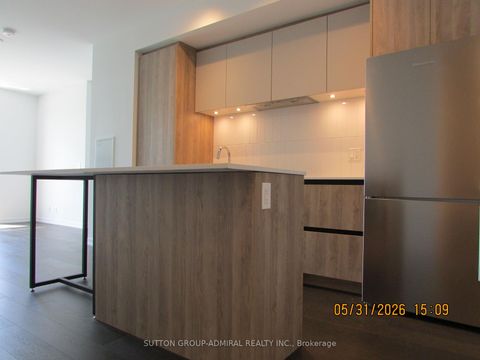 Photo 4 at 414 - 8 Beverley Glen Boulevard, Beverley Glen, Vaughan