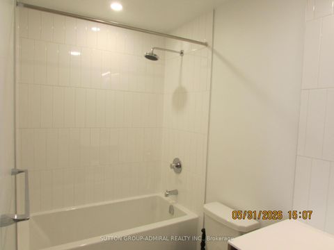 Photo 8 at 414 - 8 Beverley Glen Boulevard, Beverley Glen, Vaughan