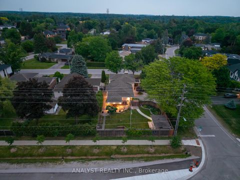 Photo 2 at 10 Sevilla Boulevard, Kleinburg, Vaughan