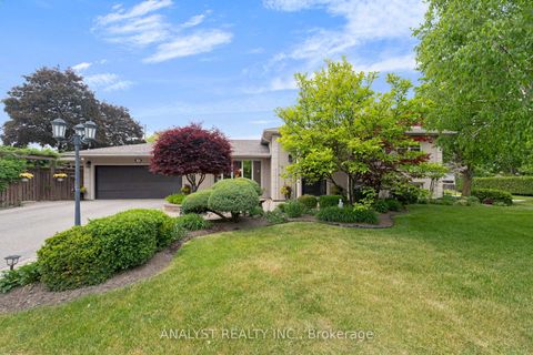Photo 3 at 10 Sevilla Boulevard, Kleinburg, Vaughan