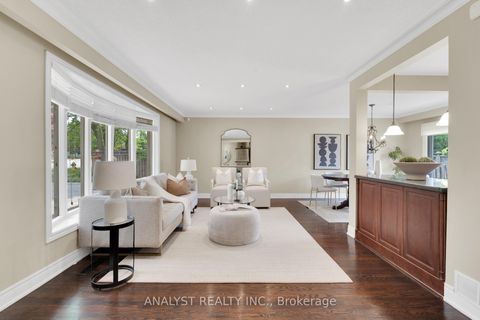 Photo 5 at 10 Sevilla Boulevard, Kleinburg, Vaughan