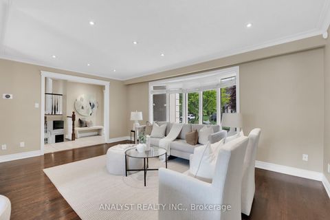 Photo 7 at 10 Sevilla Boulevard, Kleinburg, Vaughan